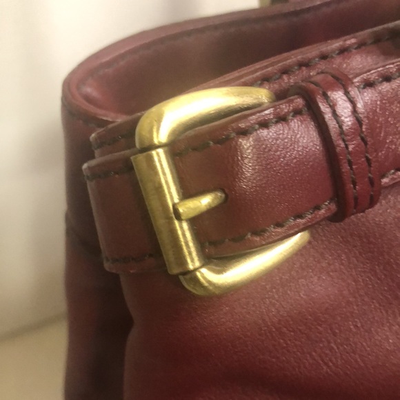 ETIENNE AIGNER VINTAGE leather burgundy colored shoulder bag. Gold hardware. - Picture 3 of 14